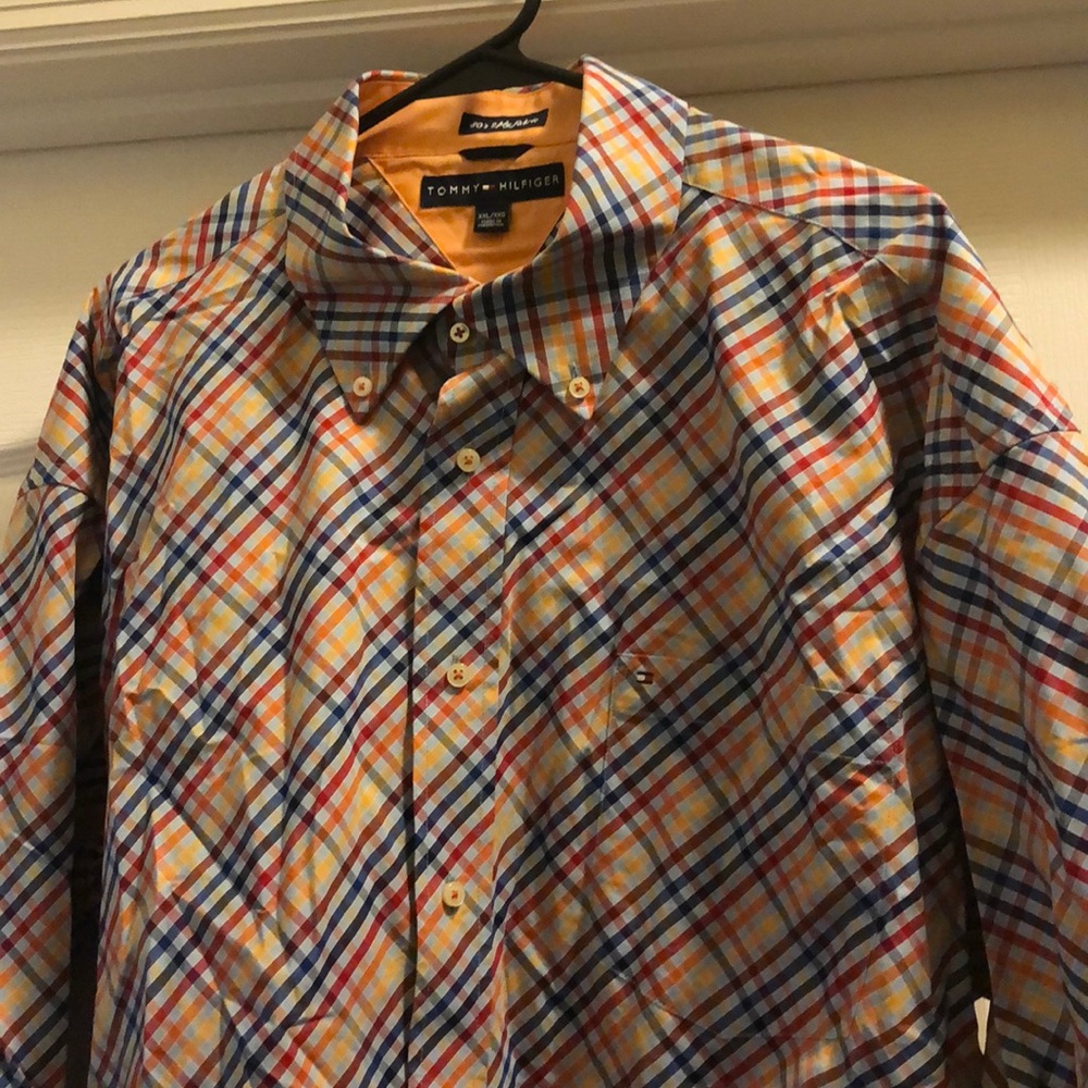 Tommy Hilfiger button up with 80’s 2ply fabric!!!!